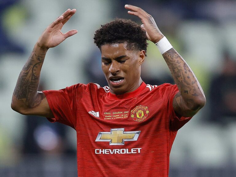 อาจยิ้มหน้าบาน